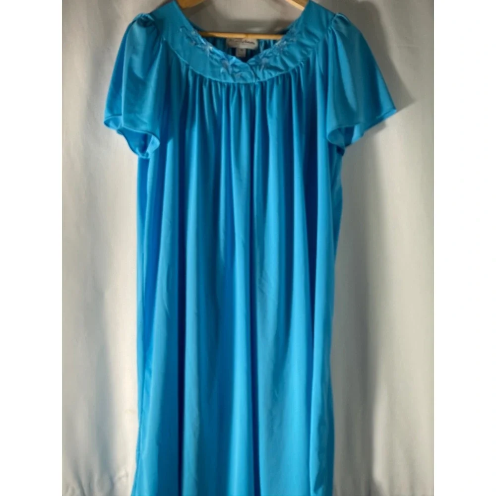 VTG Miss Elaine Classics Blue Floral Embroidered Nylon Nightgown XL 20809BT‎